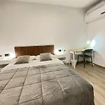 Smart-central-apartment-gold-elegant-style דירה