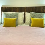 Smart-central-apartment-gold-elegant-style