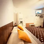 דירה Smart-central-apartment-gold-elegant-style *