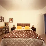 דירה Smart-central-apartment-gold-elegant-style ברגמו