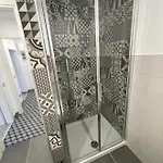 Smart-central-apartment-gold-elegant-style דירה *