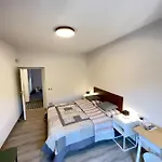 Smart-central-apartment-gold-elegant-style * بيرغامو