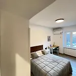 Smart-central-apartment-gold-elegant-style *