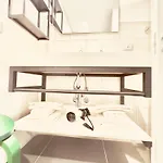 Smart-central-apartment-gold-elegant-style
