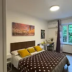 Smart-central-apartment-gold-elegant-style * Bergamo