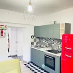 Smart-central-apartment-gold-elegant-style Apartman Bergamo