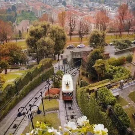 Smart-gold-central-apartment-elegant-style * Bergamo