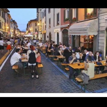 Smart Gold Apartment Elegant Style 아파트