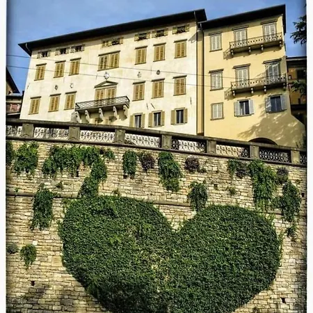 Smart-gold-central-apartment-elegant-style * Bergamo