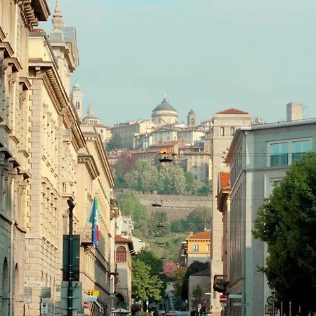 Smart-gold-central-apartment-elegant-style Appartamento Bergamo