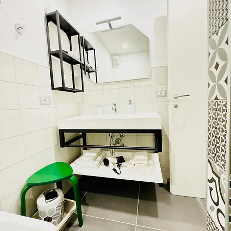 Smart-gold-central-apartment-elegant-style * Bergamo