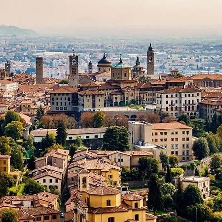 Smart-gold-central-apartment-elegant-style Bergamo
